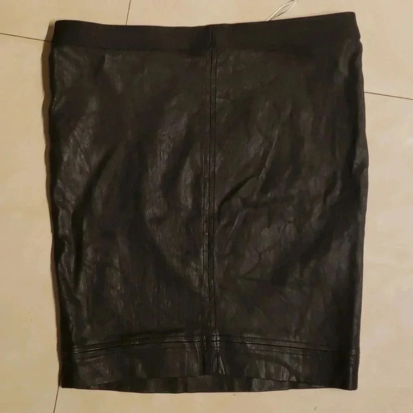 Helmut Lang lamb leather skirt size 4 NWT - Picture 2 of 4